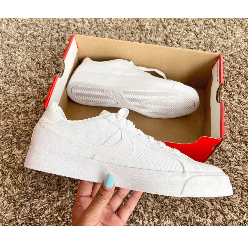 NWT NIKE Court Royale AC